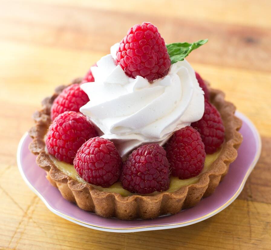 tart, raspberries, whipped cream-1283822.jpg